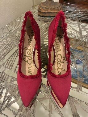 Sam Edelman Crimson Frayed-Trim Pointed Toe Pumps